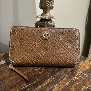 Tory Burch wallet
